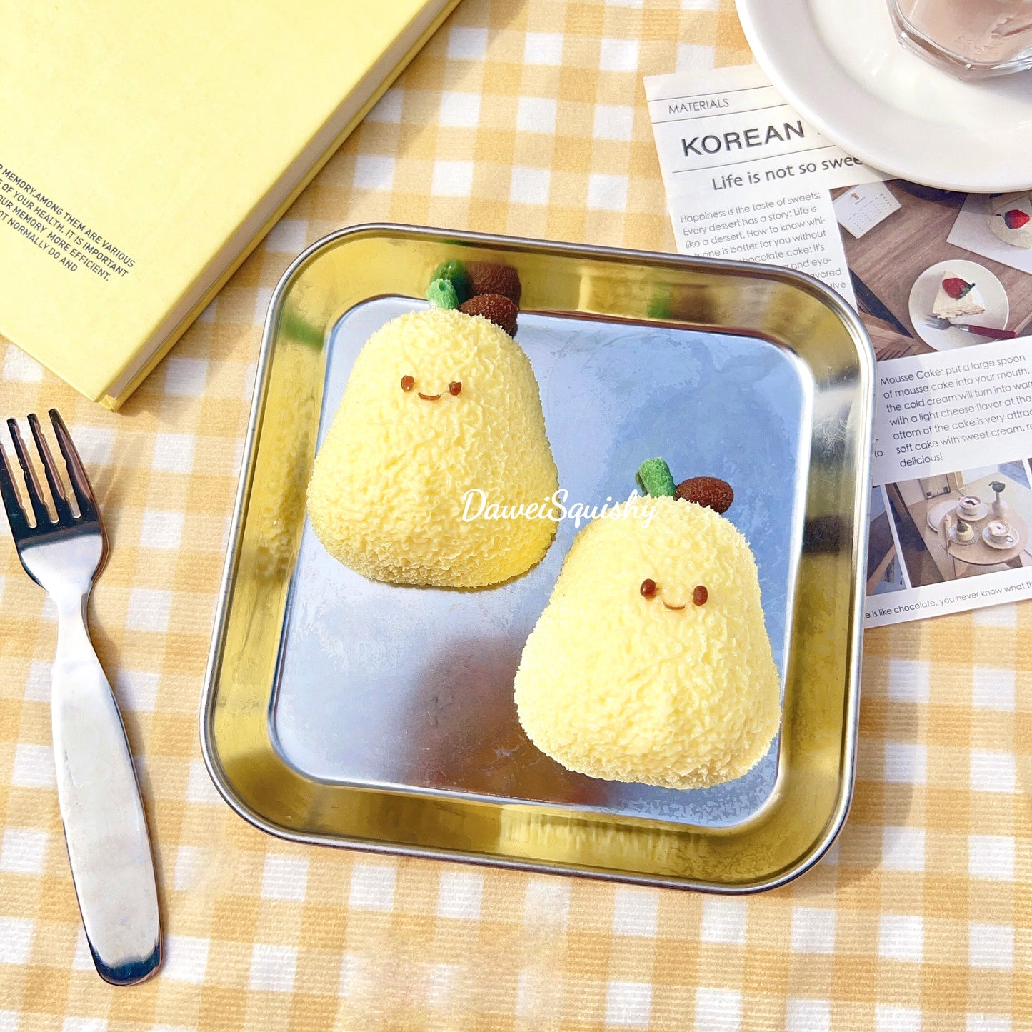 FLUFFY PEAR TABA SQUISHY TOY