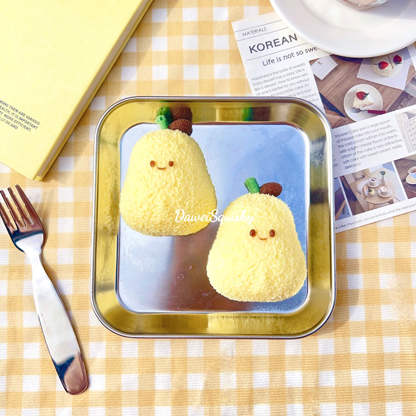 FLUFFY PEAR TABA SQUISHY TOY