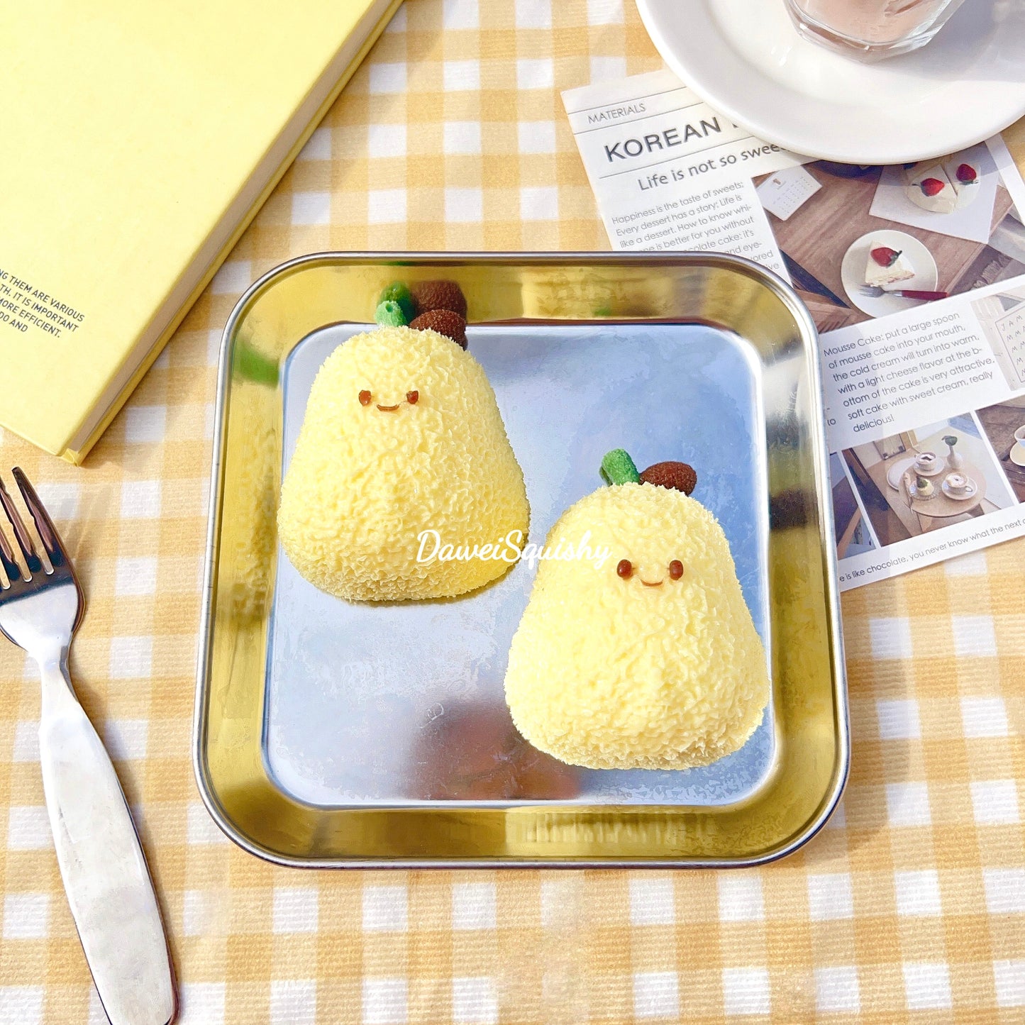 FLUFFY PEAR TABA SQUISHY TOY