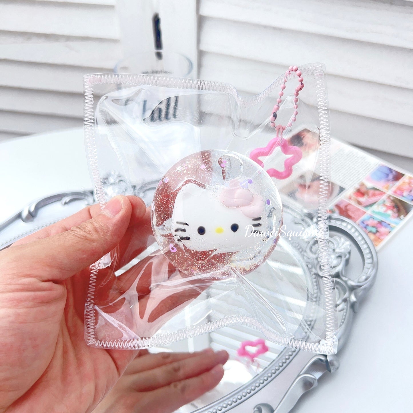HK GLITTER SQUISHY BALL