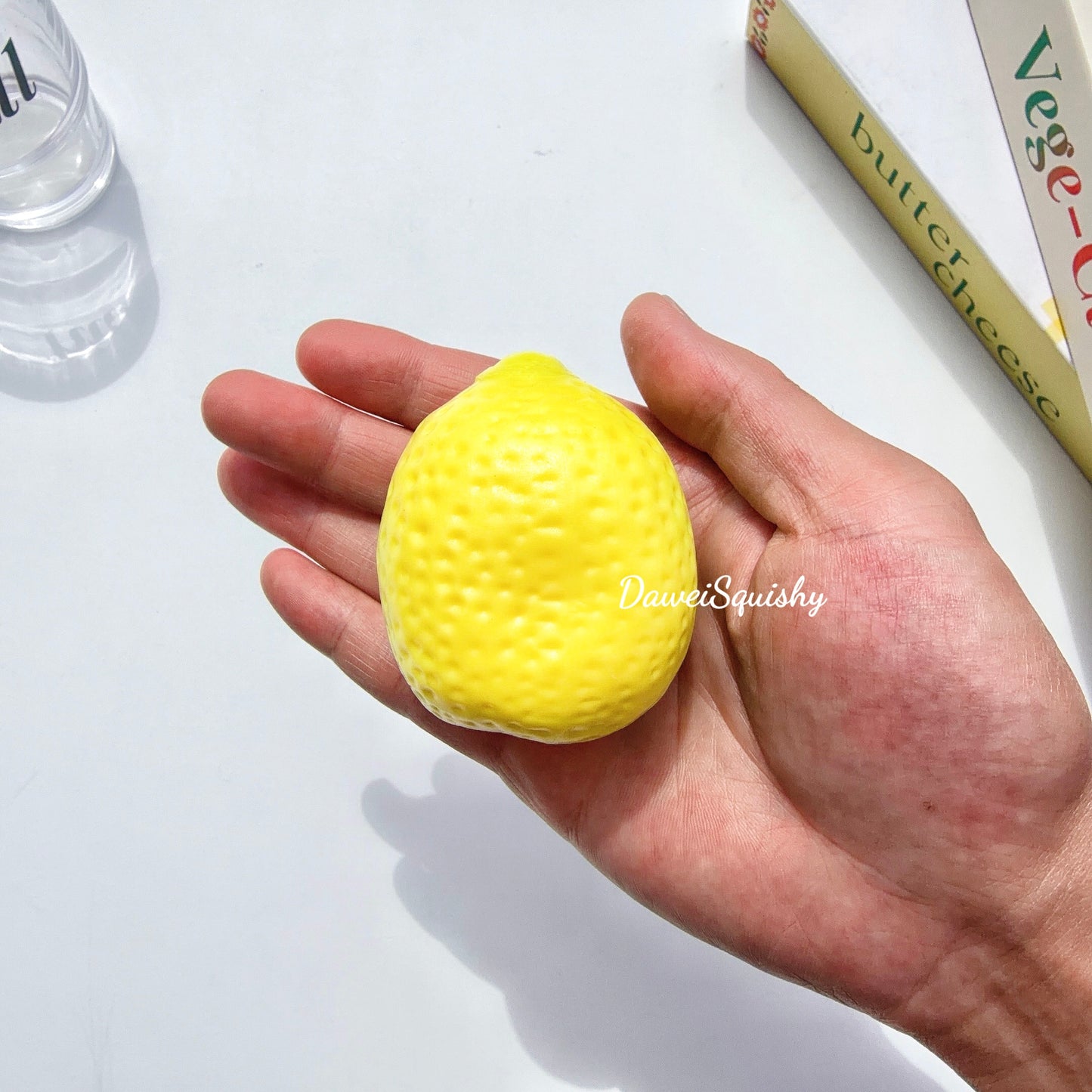 2 VERSIONS COLOR CHANGE LIME SQUEEZE TOY