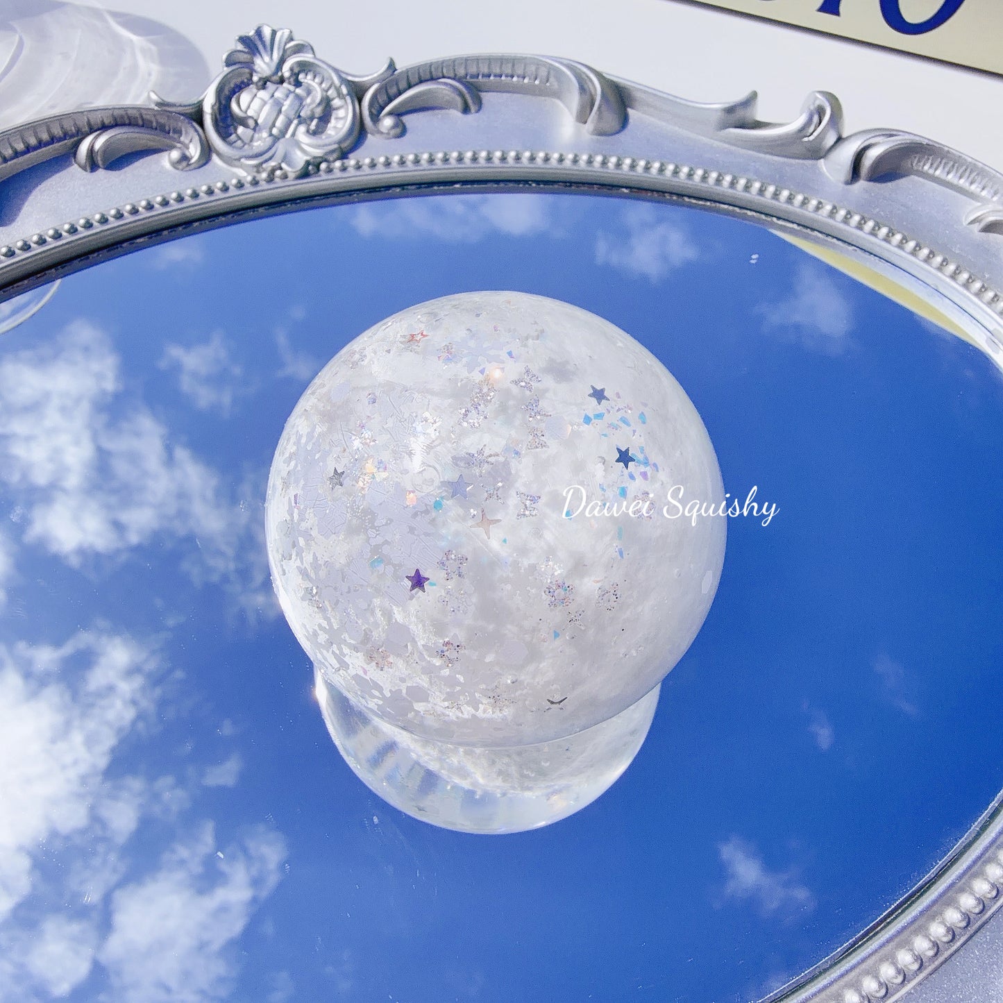 CRYSTAL SNOW BALL SQUEEZE TOY