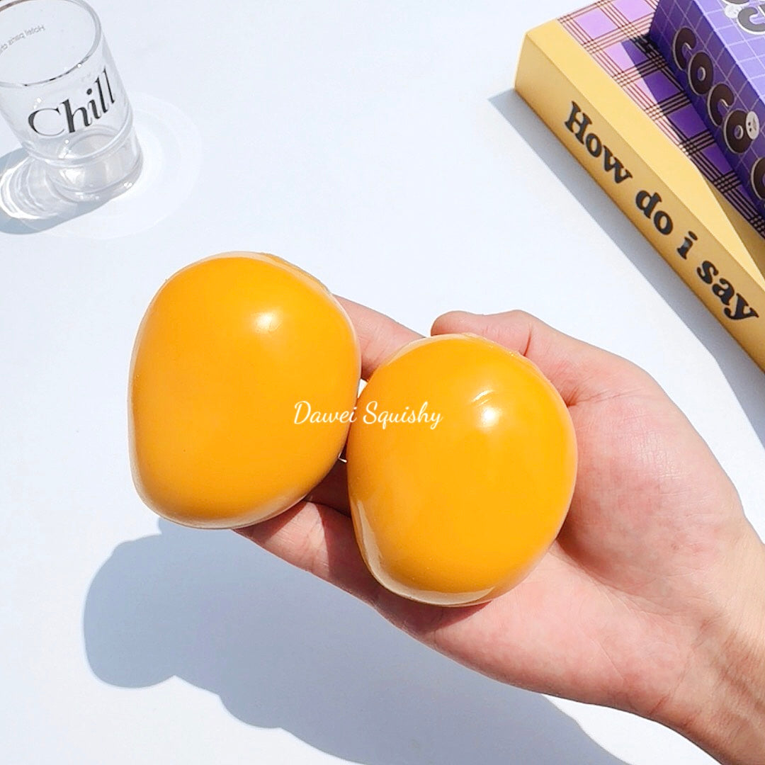 2 VERSIONS COLOR CHANGE MANGO SQUEEZE TOY