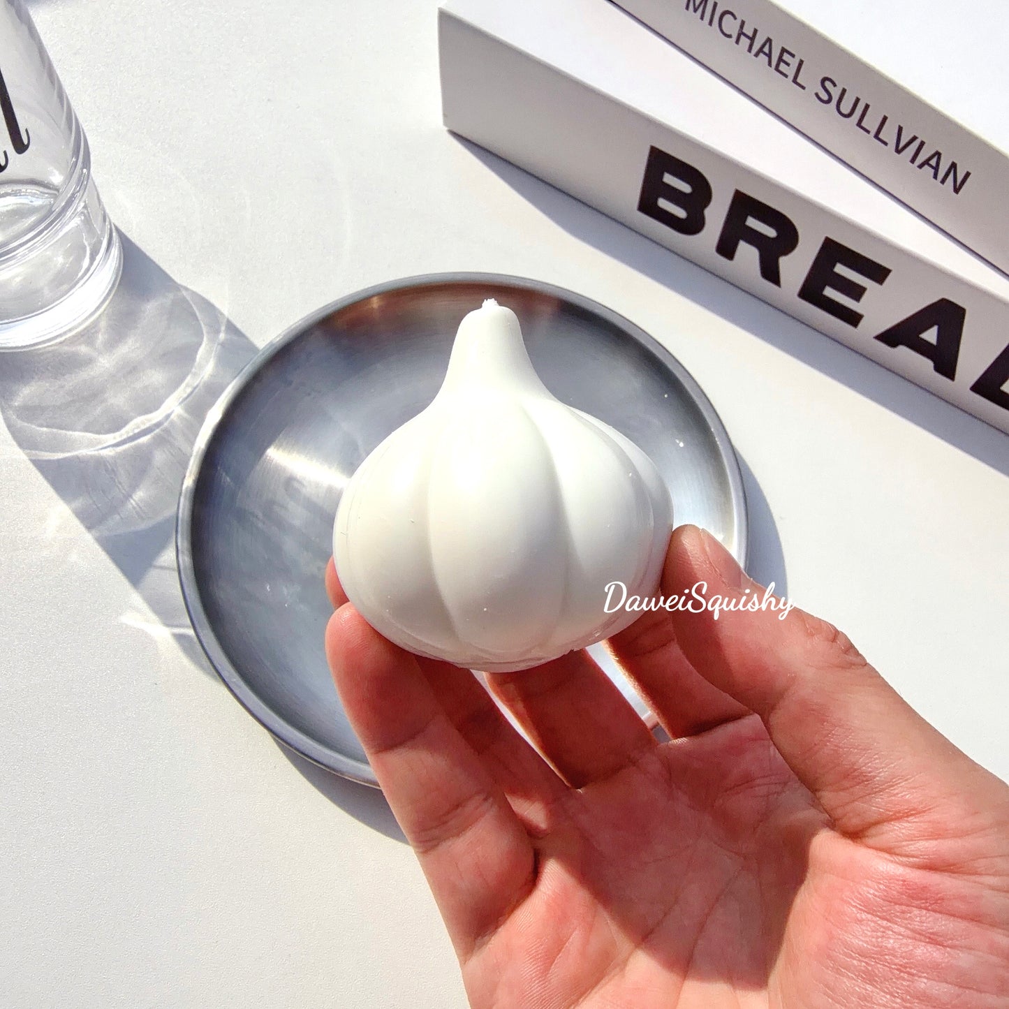 SIMULATED GARLIC SQUEEZING TOY