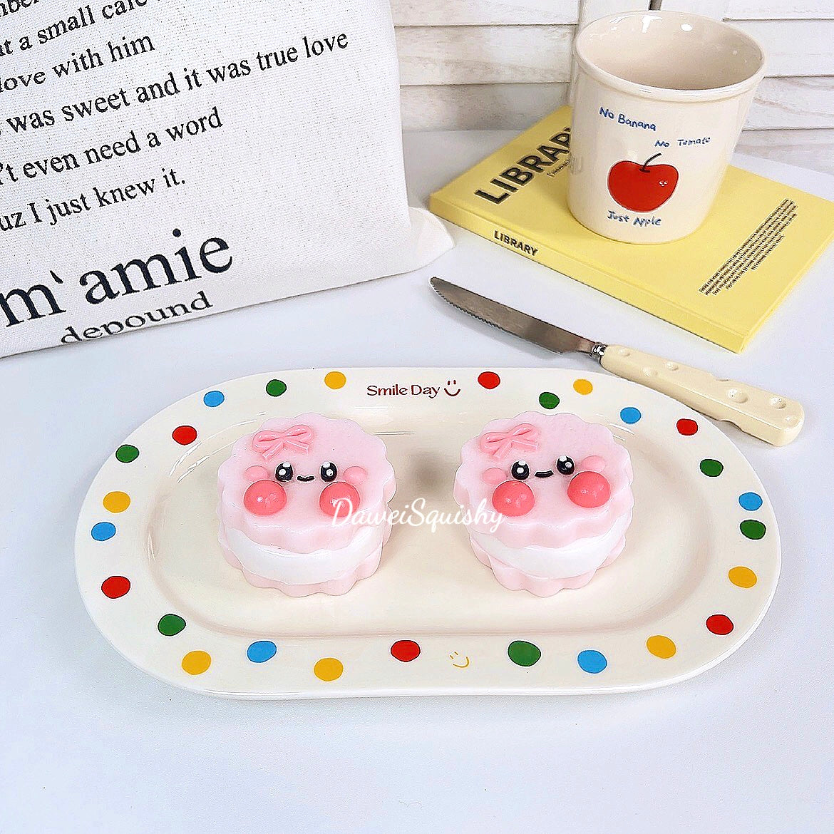 KIRBY SANDWICH BISCUIT TABA SQUISHY TOY