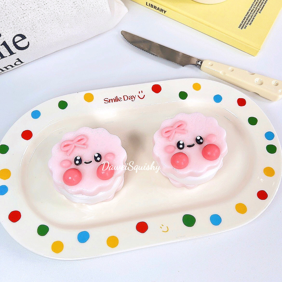 KIRBY SANDWICH BISCUIT TABA SQUISHY TOY