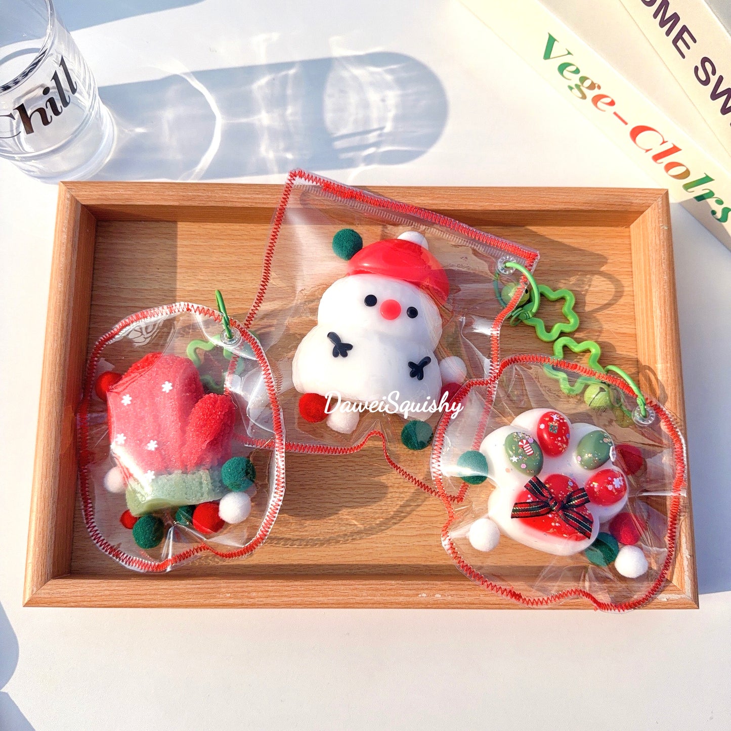 CHRISTMAS SNOW MAN GLOVES SQUISHY TOY