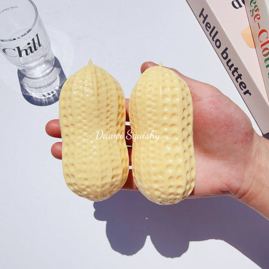 2 VERSIONS PEANUT STRESS TOY